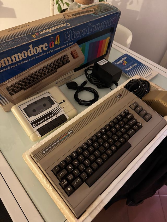 Commodore 64 + Accessori
