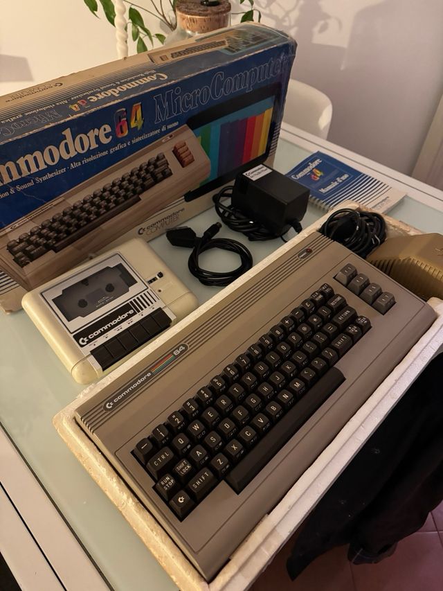 Commodore 64 + Accessori