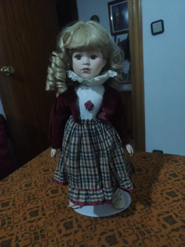 Muñeca de porcelana antigua