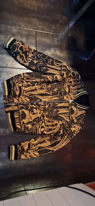 Chaqueta Zara Estampada Negra y Dorada