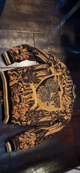 Chaqueta Zara Estampada Negra y Dorada