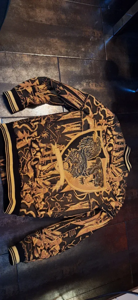 Chaqueta Zara Estampada Negra y Dorada