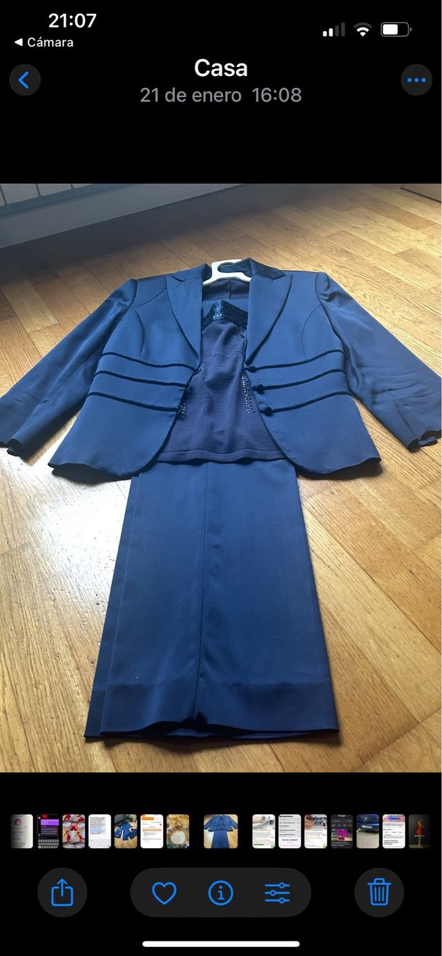 Traje chaqueta y pantalón azulón con top