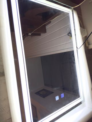 Specchio LED con illuminazione