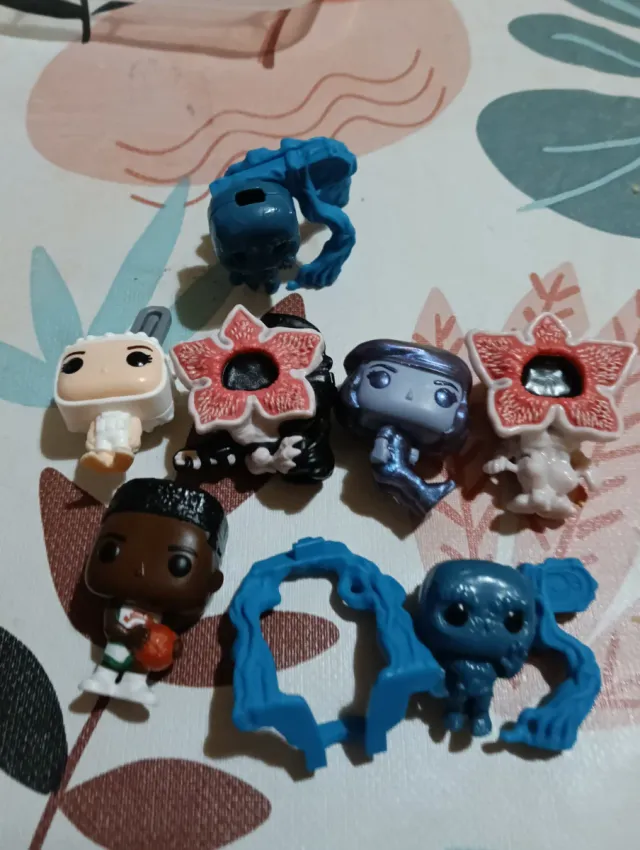 Mini Funkos Stranger Things Kinder Bueno