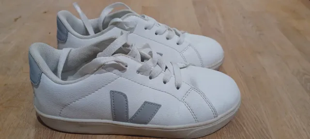 Zapatillas Veja Niña Blancas y Grises