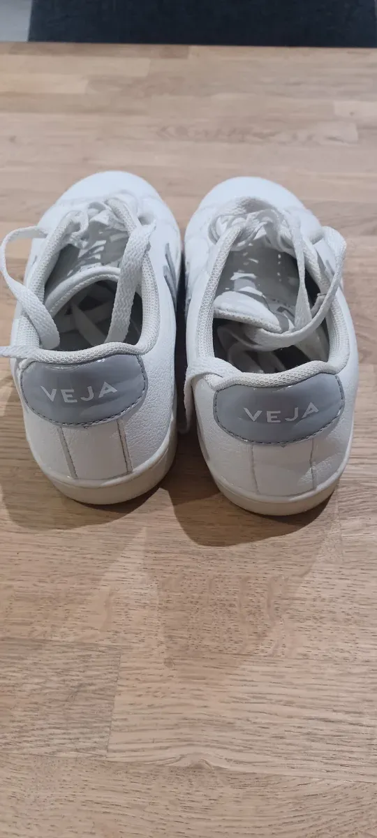 Zapatillas Veja Niña Blancas y Grises