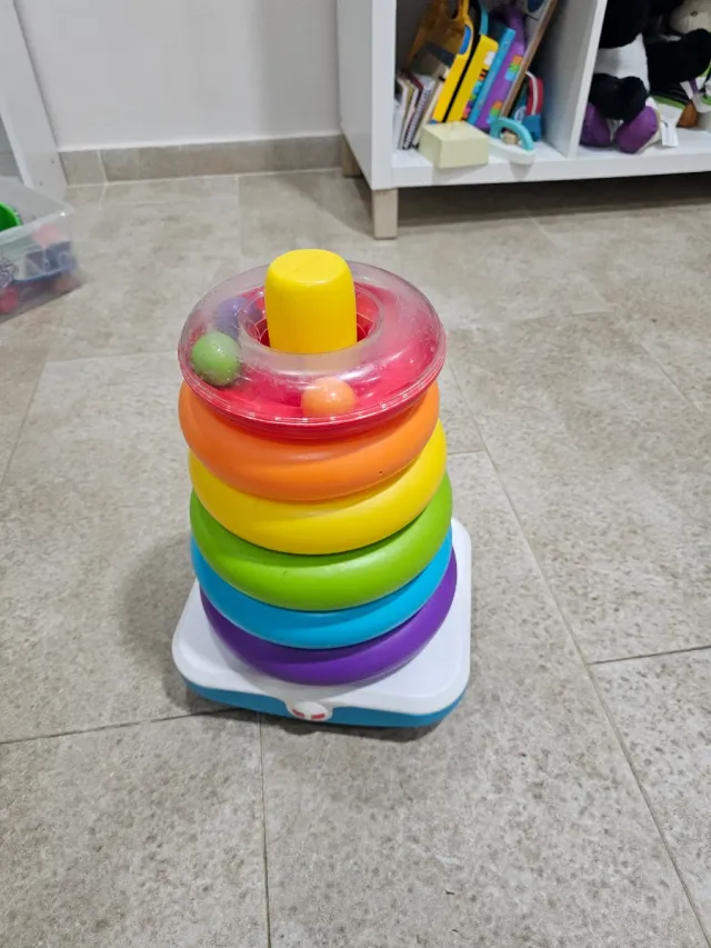 Juego de anillos apilables arcoíris
