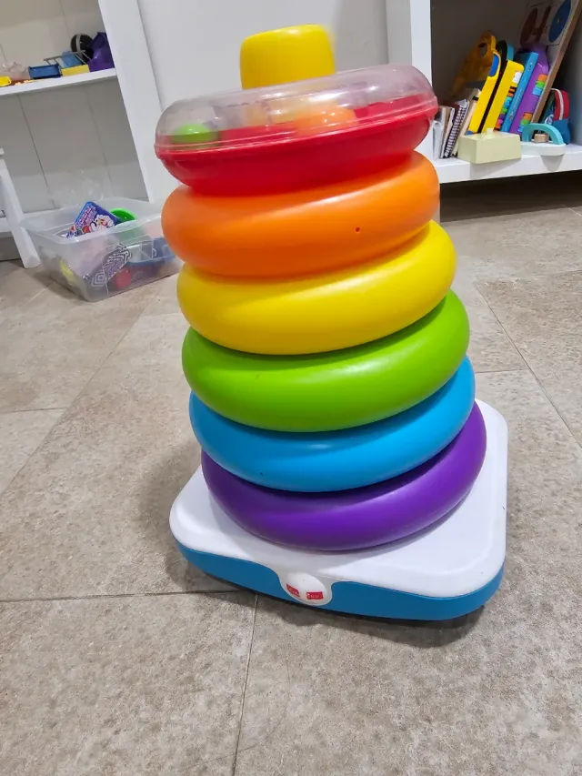 Juego de anillos apilables arcoíris