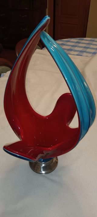 Centro de mesa de cristal rojo y azul