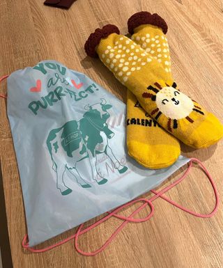 Calcetines de niño con león y lunares