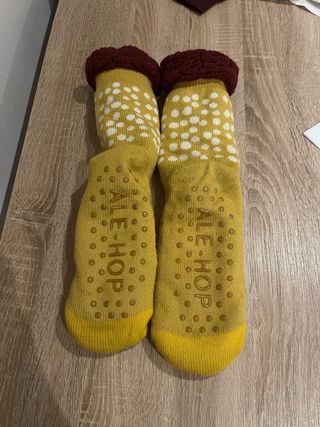 Calcetines de niño con león y lunares