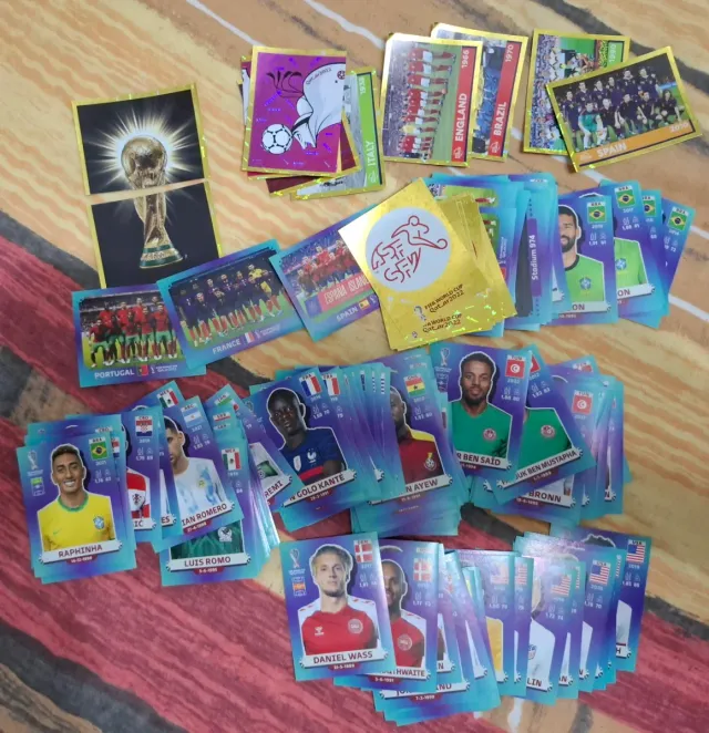 Lote 330 Cromo Mundial Qatar 2022 sin repetir nuev