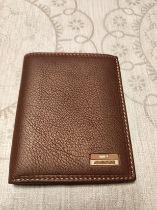 Cartera de piel marrón