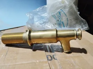 Grifo de latón para fuente