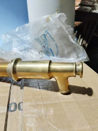 Grifo de latón para fuente