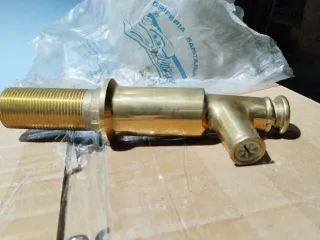 Grifo de latón para fuente