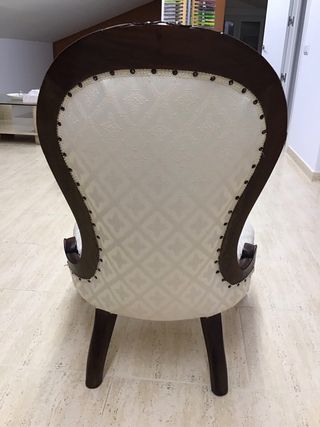 Sillón tapizado madera y calzadora