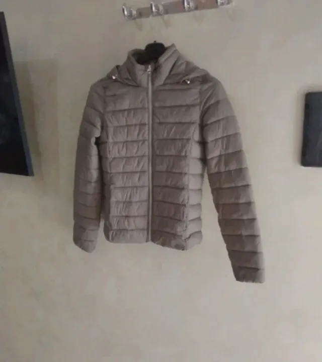 Giubbotto beige con cappuccio