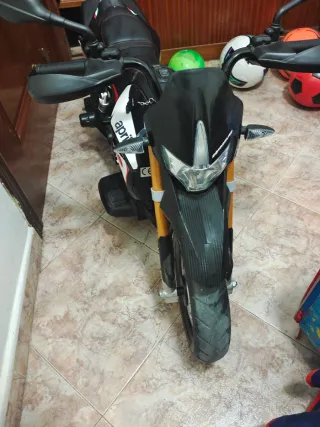 Moto eléctrica infantil Aprilia Dorsoduro