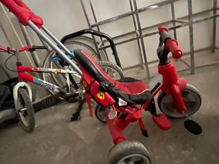 Triciclo Rojo Ferrari