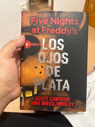 Five Nights at Freddy's. Los ojos de plata / Th...