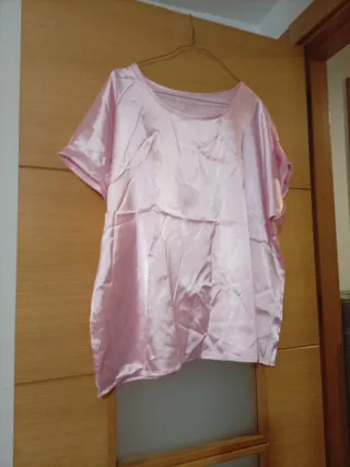 Camiseta estilo raso rosa sin estrenar