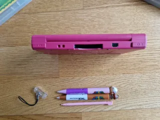 Nintendo DS Rosa con 4 Juegos