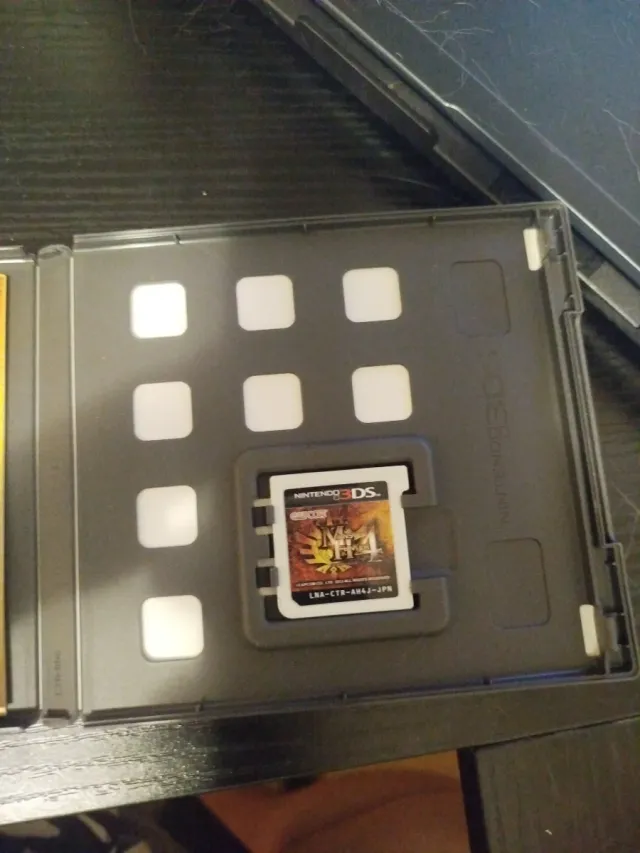 Monster Hunter 4 japonês