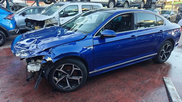 Volkswagen Passat 2020. accidentado!