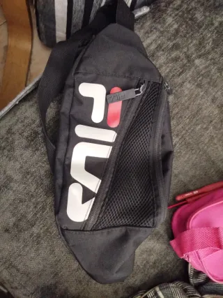 Riñonera Fila Negra y Roja