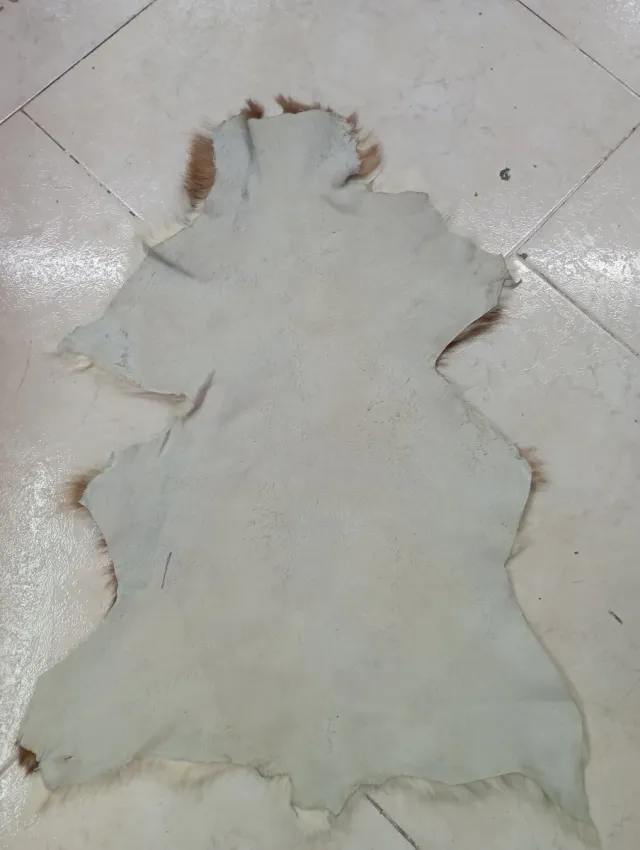 Tappeto vera pelle pecora panna e marrone