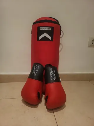 Kit Saco boxeo niño (4'5 kg) y guantes JNR