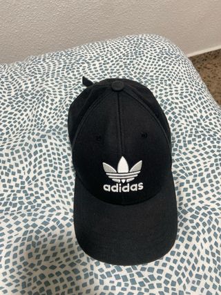 Gorra Adidas Negra con Logo Blanco