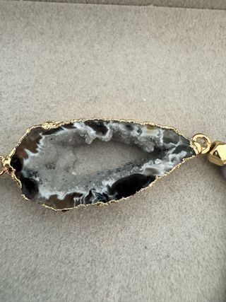 Pulseira Geodo Dourado Pedra Natural Cinza