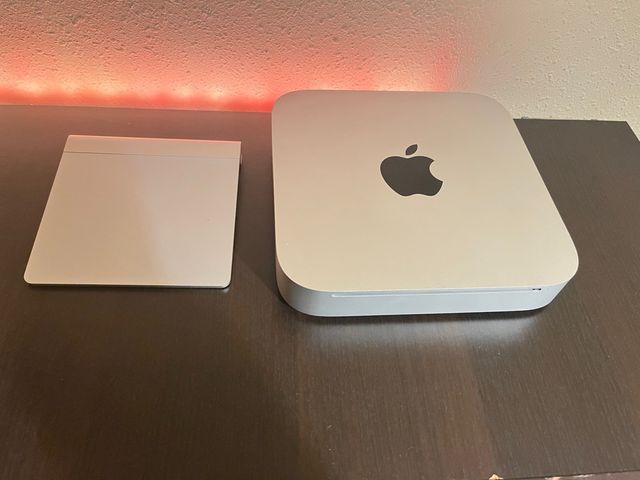 Apple Mac mini + Apple Magic trackpad