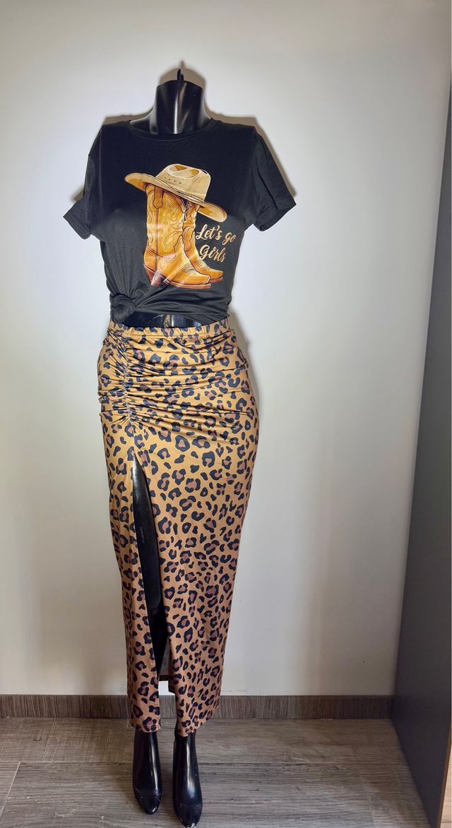 Conjunto falda animal print y camiseta