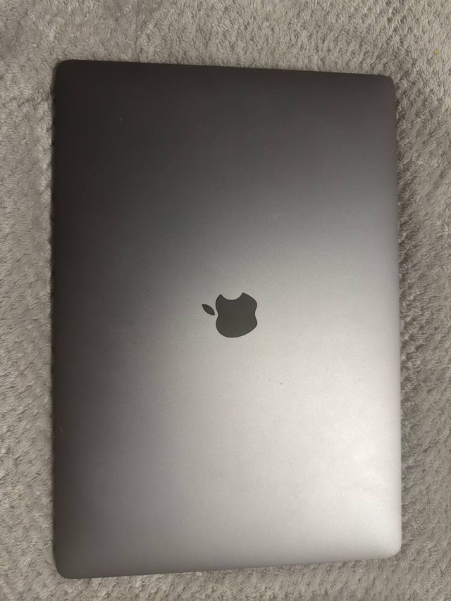 Macbook Pro 15" Touchbar i7 16GB 512GB + EXTRAS