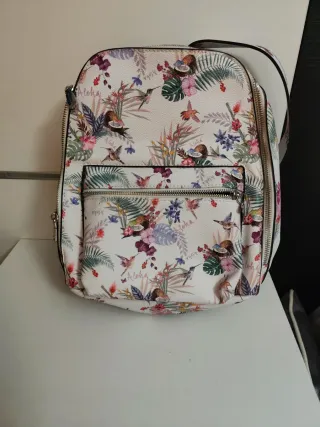 Mochila con estampado floral y colibríes