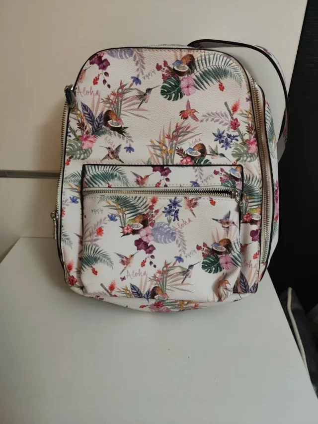 Mochila con estampado floral y colibríes