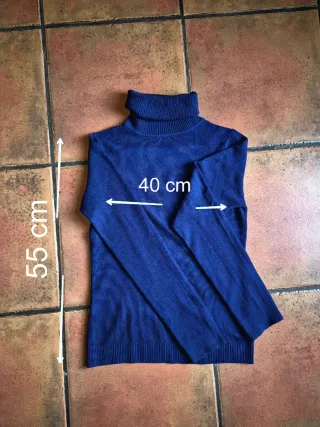 Suéter cuello cisne azul oscuro