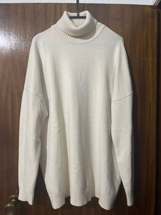 Jersey beige cuello alto largo