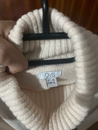 Jersey beige cuello alto largo