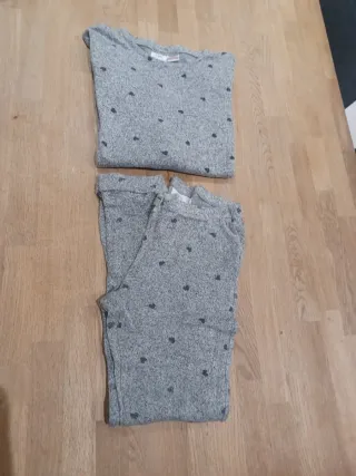 Pijama Zara niña corazón gris T.9-10
