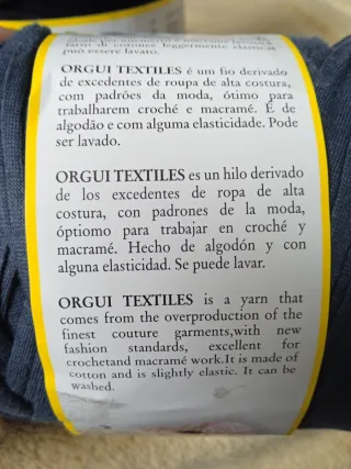 4 Rollos de textiles , dos grises y dos negros