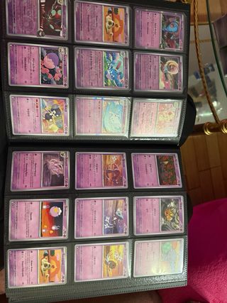 Álbum de cartas Pokémon casi completo