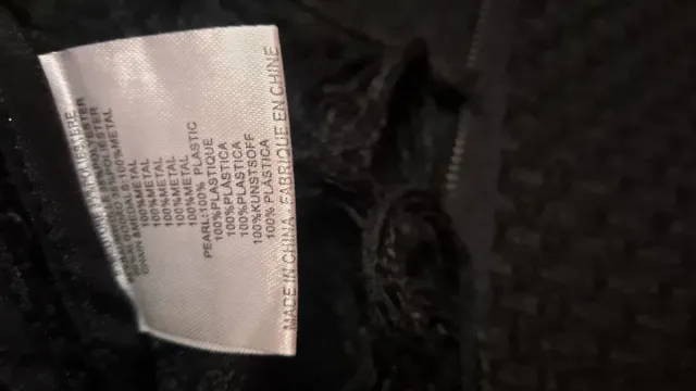 Vestido tipo Chanel negro con adornos