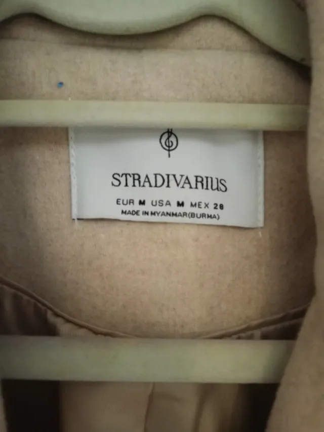 Abrigo beige doble botonadura