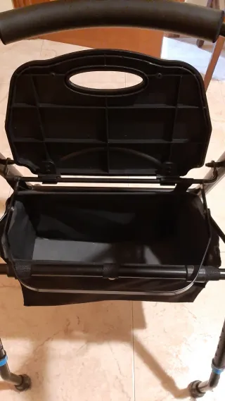 Andador con cesta y ruedas
