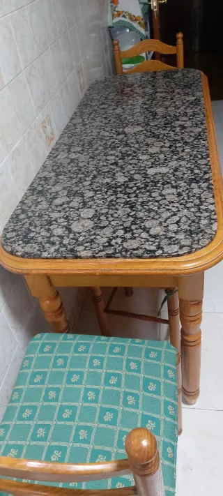 Mesa de cocina con encimera de granito